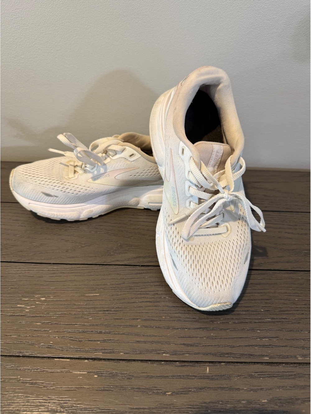 Brooks Ghost Running Shoes Women’s Size 6